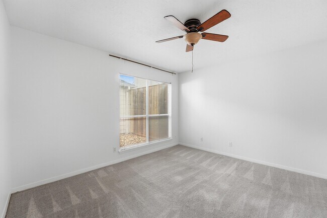 Building Photo - 2513 Country Club Blvd