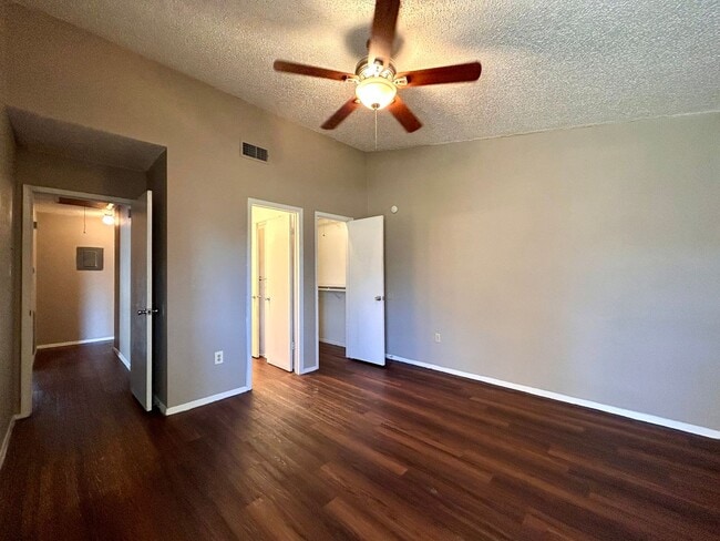 Building Photo - 1502 No Mor Cove