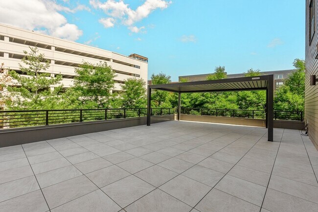 Building Photo - 75 Willow Ct