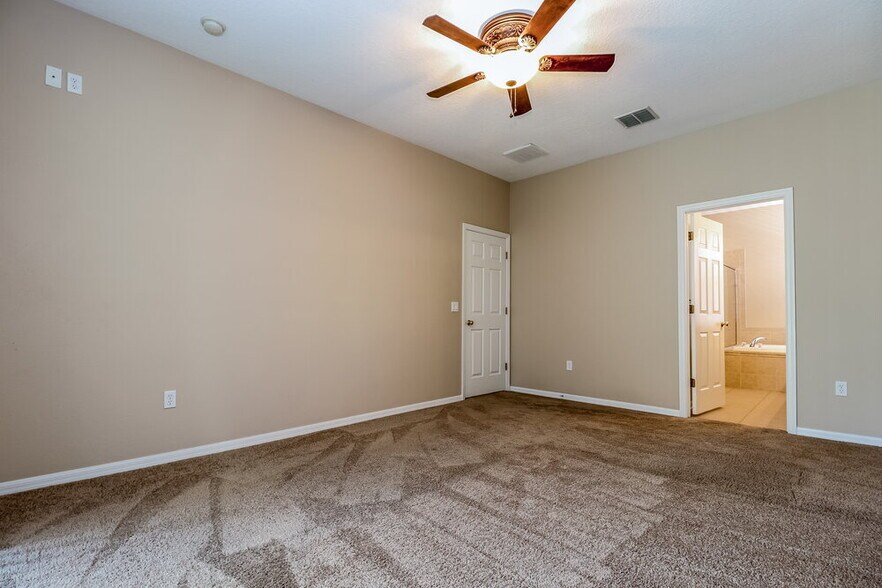 Building Photo - 8101 Pea Tree Ct