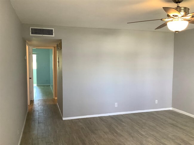 Building Photo - 70 Normandy B