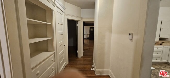 Building Photo - 1016 S Oxford Ave