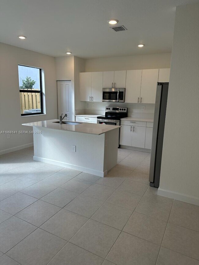 Building Photo - 11926 SW 245 Ter