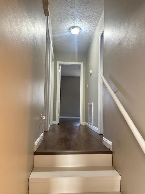 Building Photo - 5025 Lake Cir Dr NE