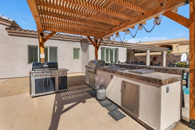 Building Photo - 3940 Duke Dr