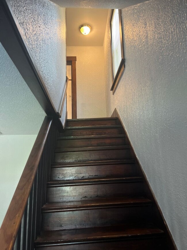 Building Photo - Pet Friendly 2BR House on Beloit's West Side
