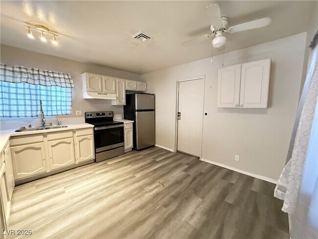 Building Photo - 5206 Golden Ln