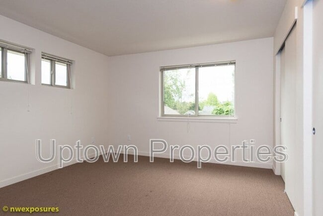 Building Photo - 4775 SW Franklin Ave