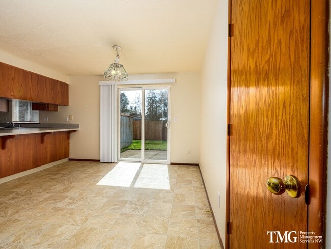 Building Photo - Don’t miss out on this spacious 2-bedroom duplex with premier outdoor space!