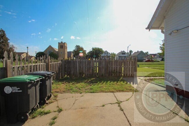 Building Photo - 2802 S 31st St