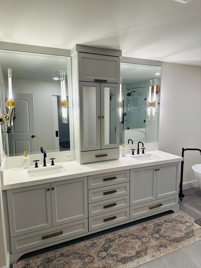 Building Photo - Gorgeous Custom Camas Home