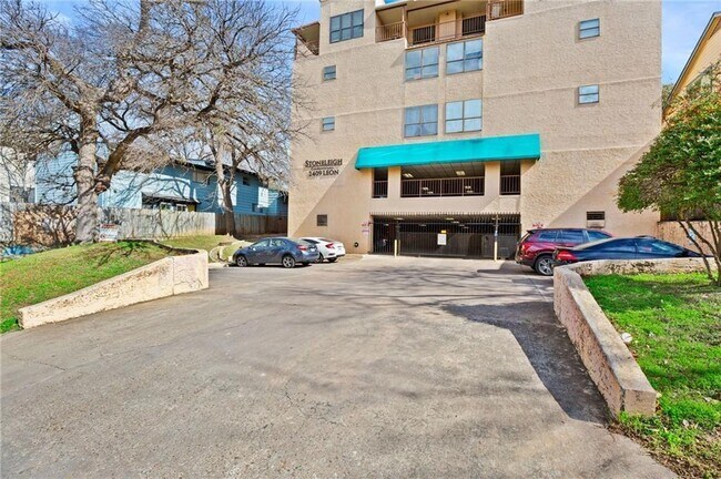 Primary Photo - 2409 Leon St