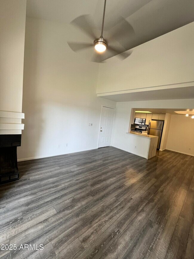 Building Photo - 4850 E Desert Cove Ave
