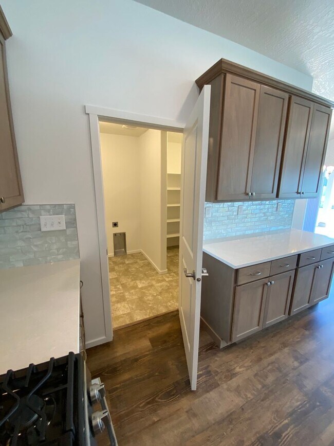 Building Photo - Stunning 3 Bed 2 Bath Rancher in Spokane V...