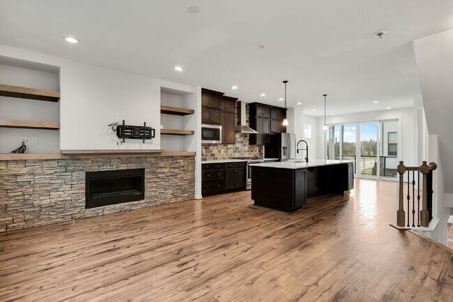 Building Photo - Modern End-Unit Townhome in Rocketts Landing – Prime Richmond Location