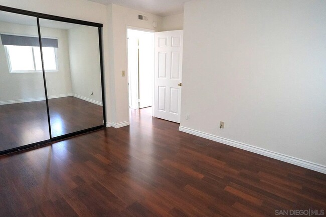 Building Photo - 4452 Mentone St