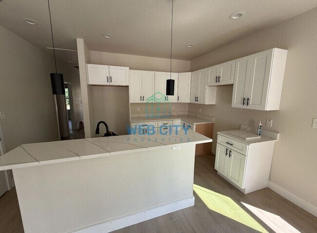 Building Photo - 2505 Lenway St