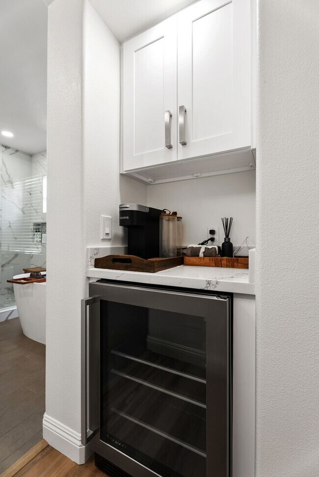 Building Photo - Luxury Living in San Clemente – 5 Bed, 3.5...