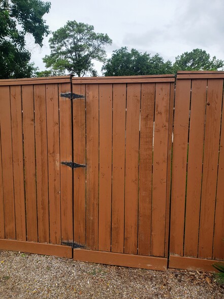 Back gate, go to community pool - 615 Park Grove Ln