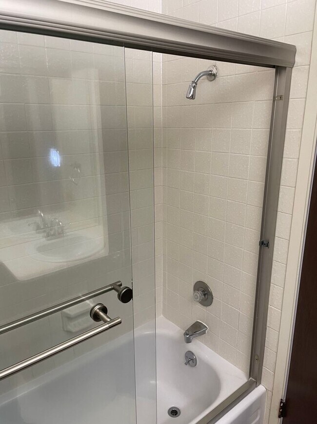 Building Photo - Two Story 3 Bedroom/2.5 Bathroom w/Two Car Garage