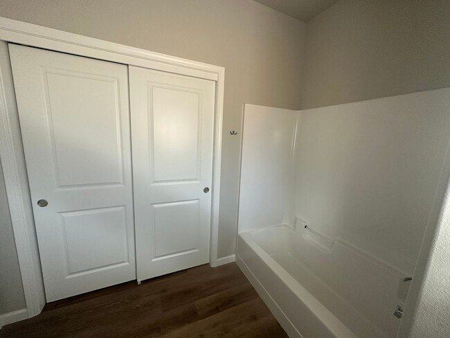 Building Photo - Wood Ranch Apartments 506