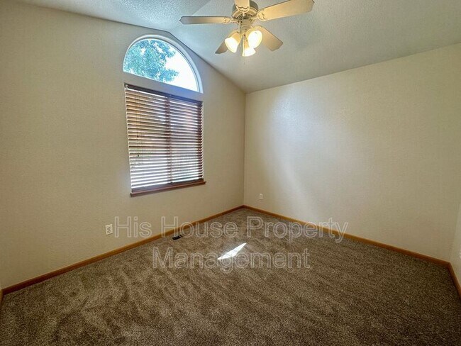 Building Photo - 208 Whitney Bay