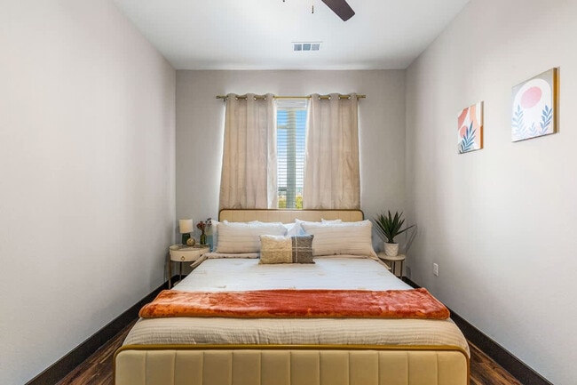 Building Photo - 9127 Research Blvd