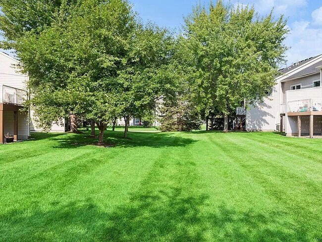 Building Photo - 2085 St Johns Ct