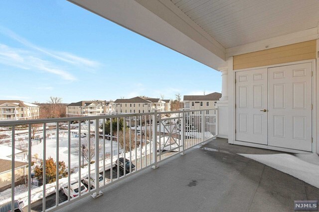 Building Photo - 910 Four Seasons Ln