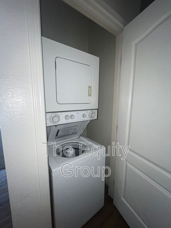 Building Photo - 2911 S Sallee Ct