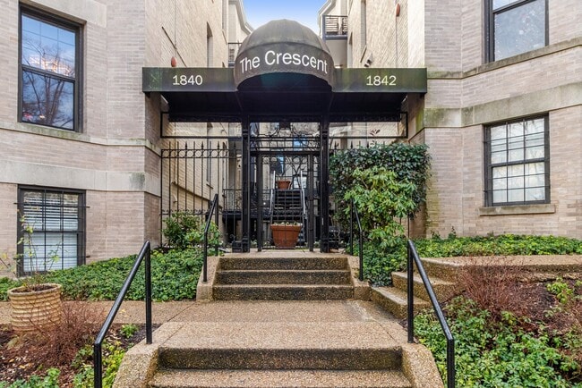 Building Photo - Amazing Adams Morgan Two-Level Condo| Parking included!