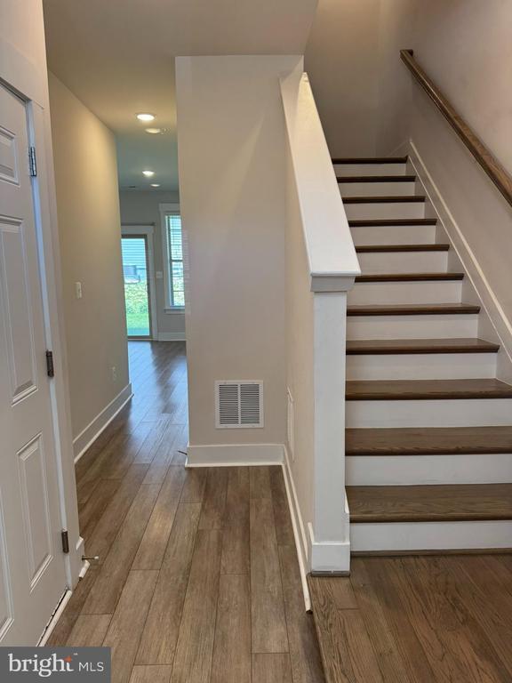 Building Photo - 213 Pomegranate Ln