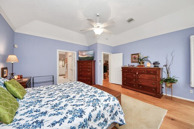 Building Photo - 19 Wild Meadow Ct