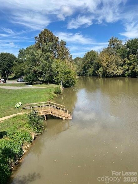 Building Photo - 384 Washington St