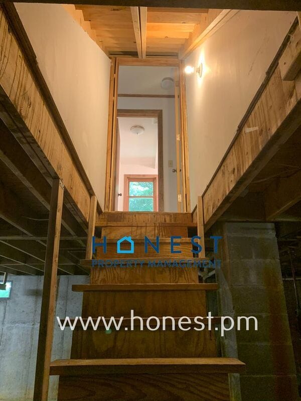 Building Photo - 668 Pond Rd