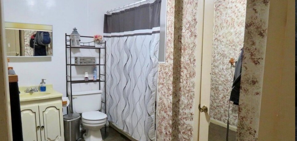 Bathroom - 508 Broadway