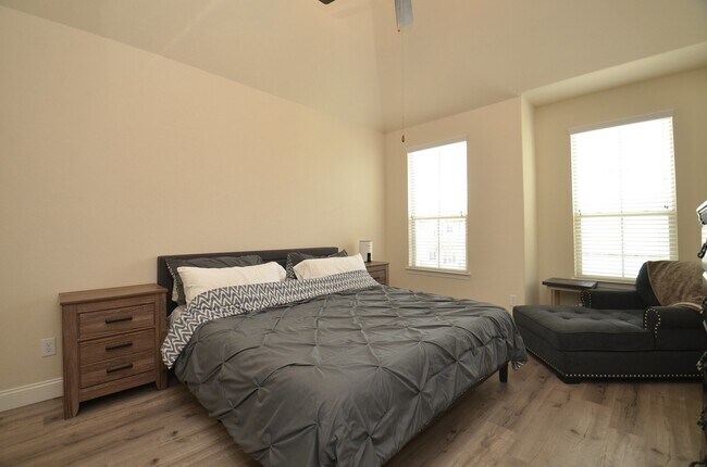 Building Photo - 10709 Madden Oaks Pl