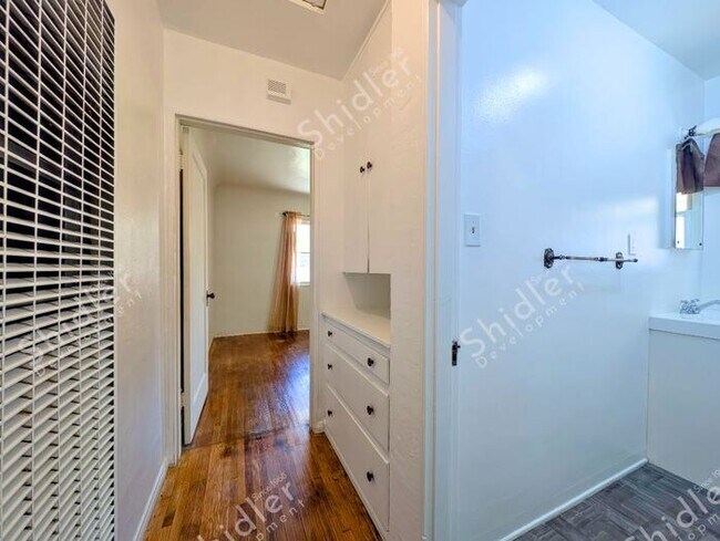 Building Photo - 2 Bedroom 1 Bath and 2 Massive Yard in North San Bernardino
