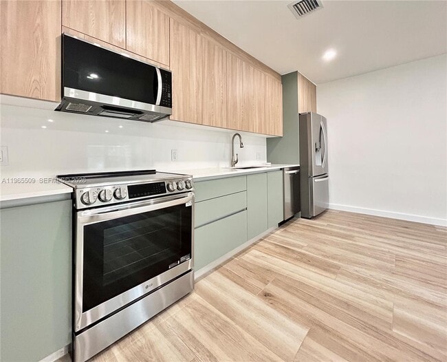 Building Photo - 222 SE 1st St