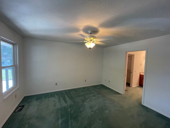 Building Photo - COMING SOON!! Quaint 3 bedroom home! If yo...