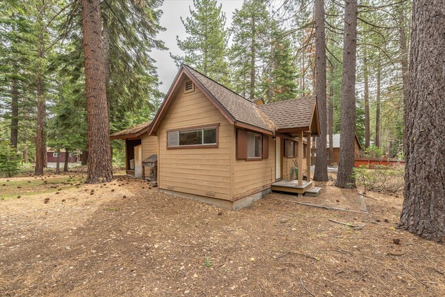 Building Photo - Charming 1 Bedroom Cabin in Desirable Neig...