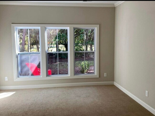 Building Photo - Stunning Home in Rose Hill!