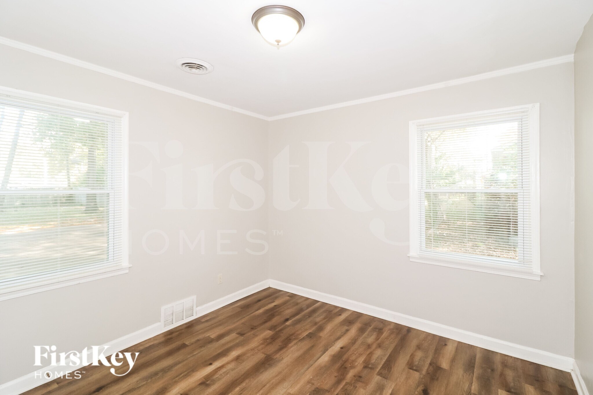 Building Photo - 1094 E Shelby Dr