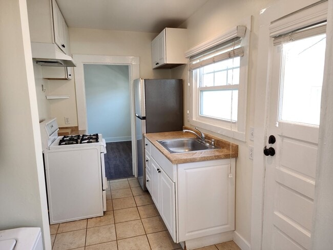 Building Photo - Coronado: Charming 1bd/1ba Village Cottage