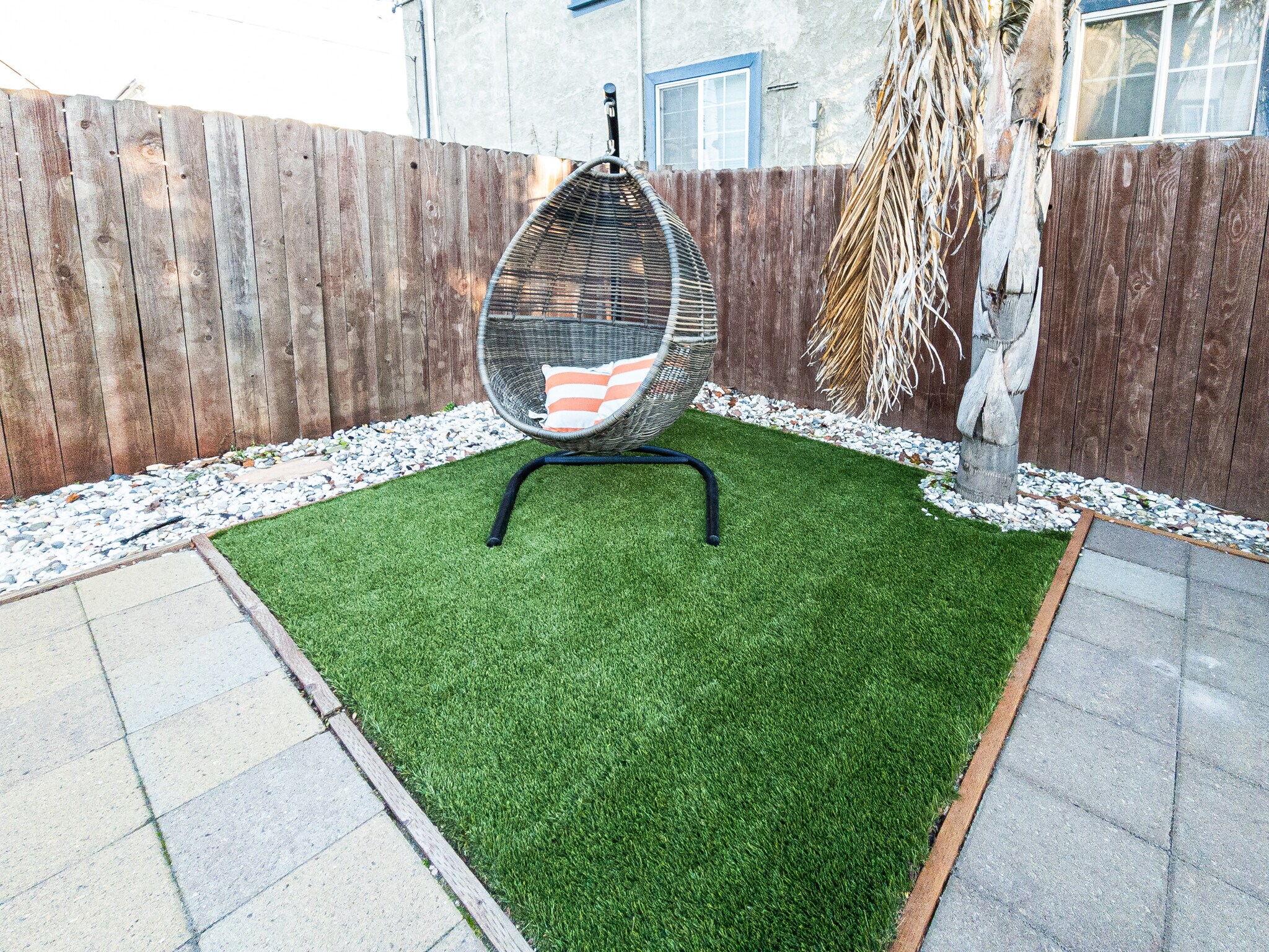 Grass seating area - 882 Wood St