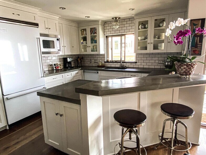 Building Photo - 221 24th St