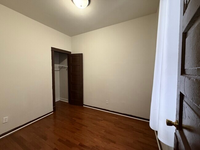 Building Photo - 2136 S Homan Ave