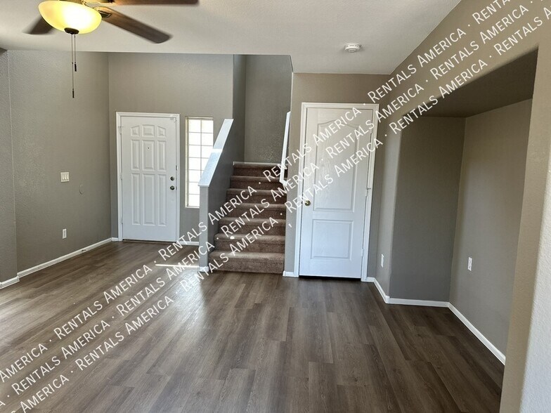 Building Photo - 1028 E Dragon Fly Rd