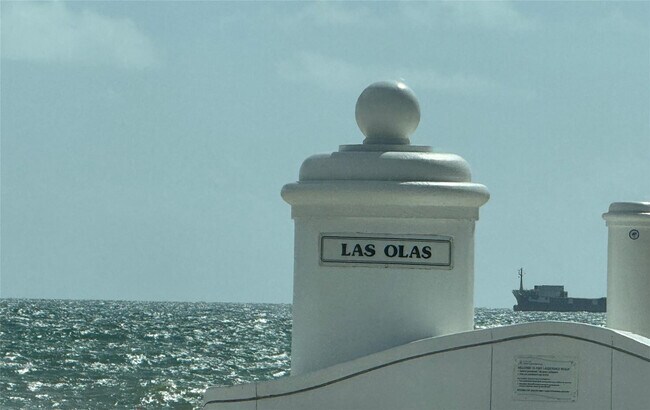 Building Photo - 200 S Birch Rd