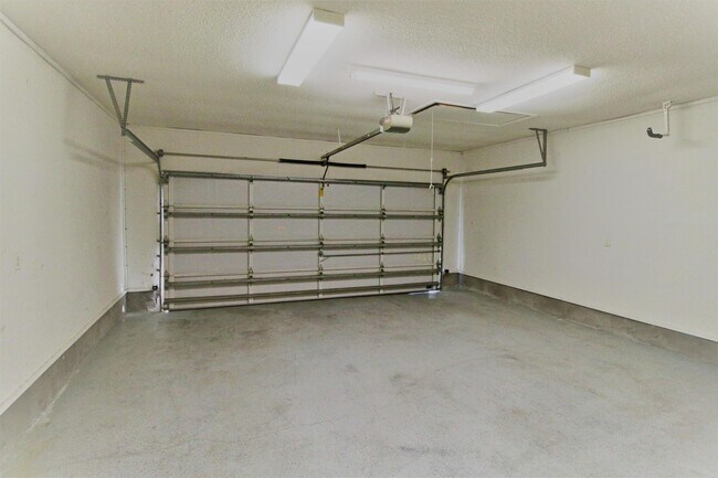 Building Photo - 414 Whirlaway Ct